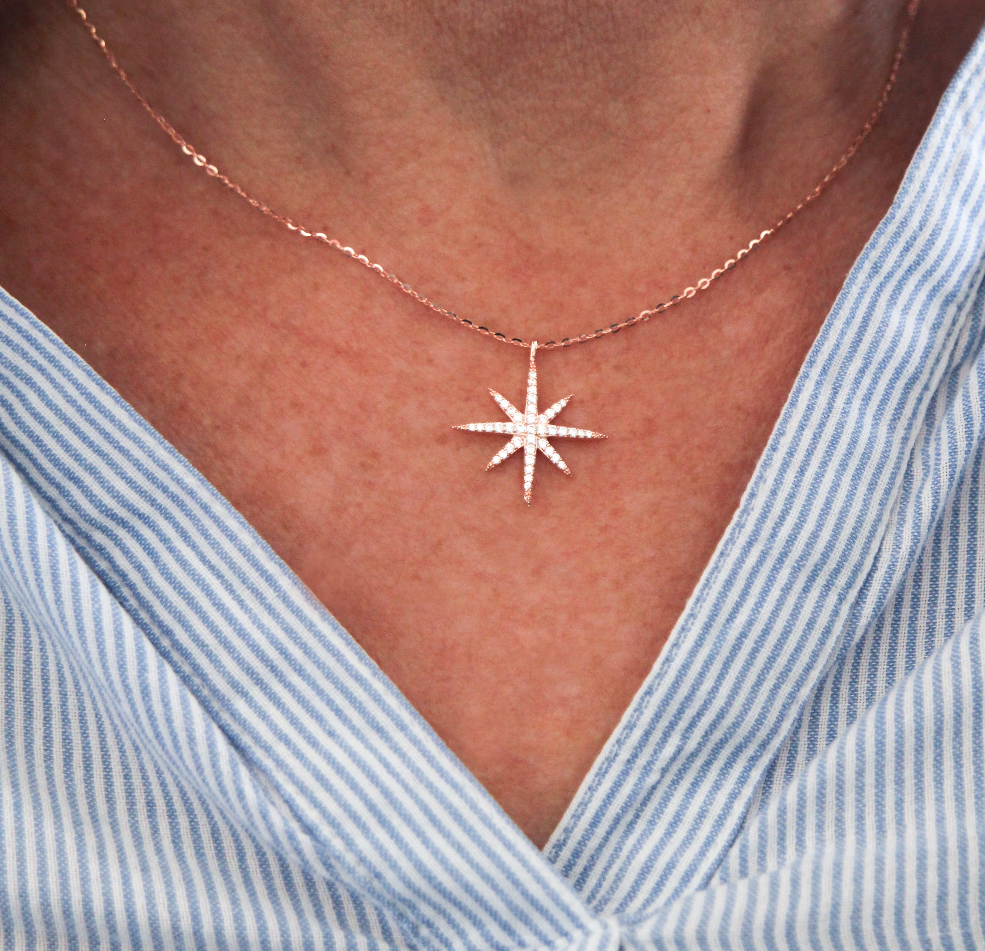 Sparkling Starburst Pendant Necklace in 925 Silver
