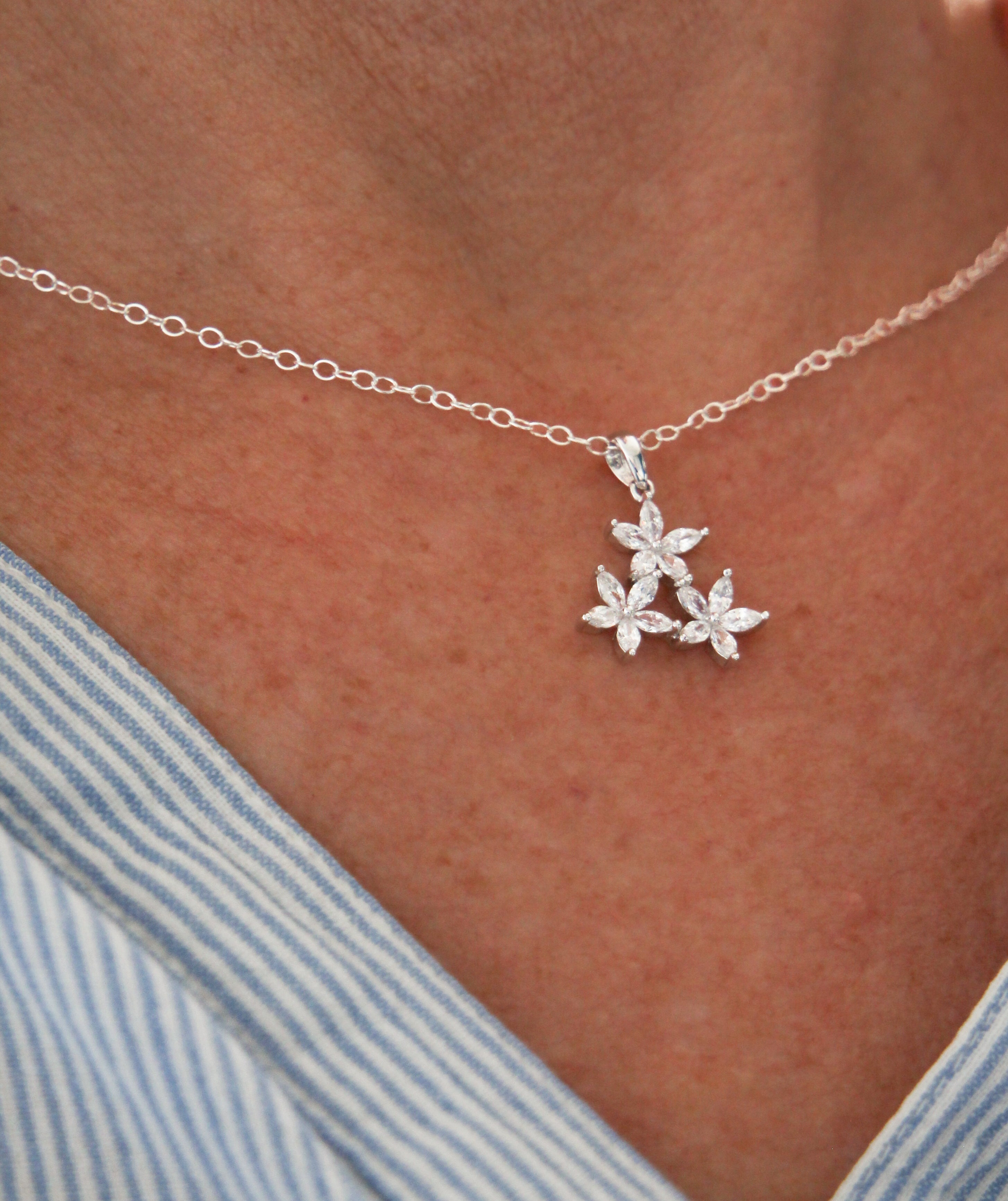 Trio Flower pendant Pendant in 925 Silver