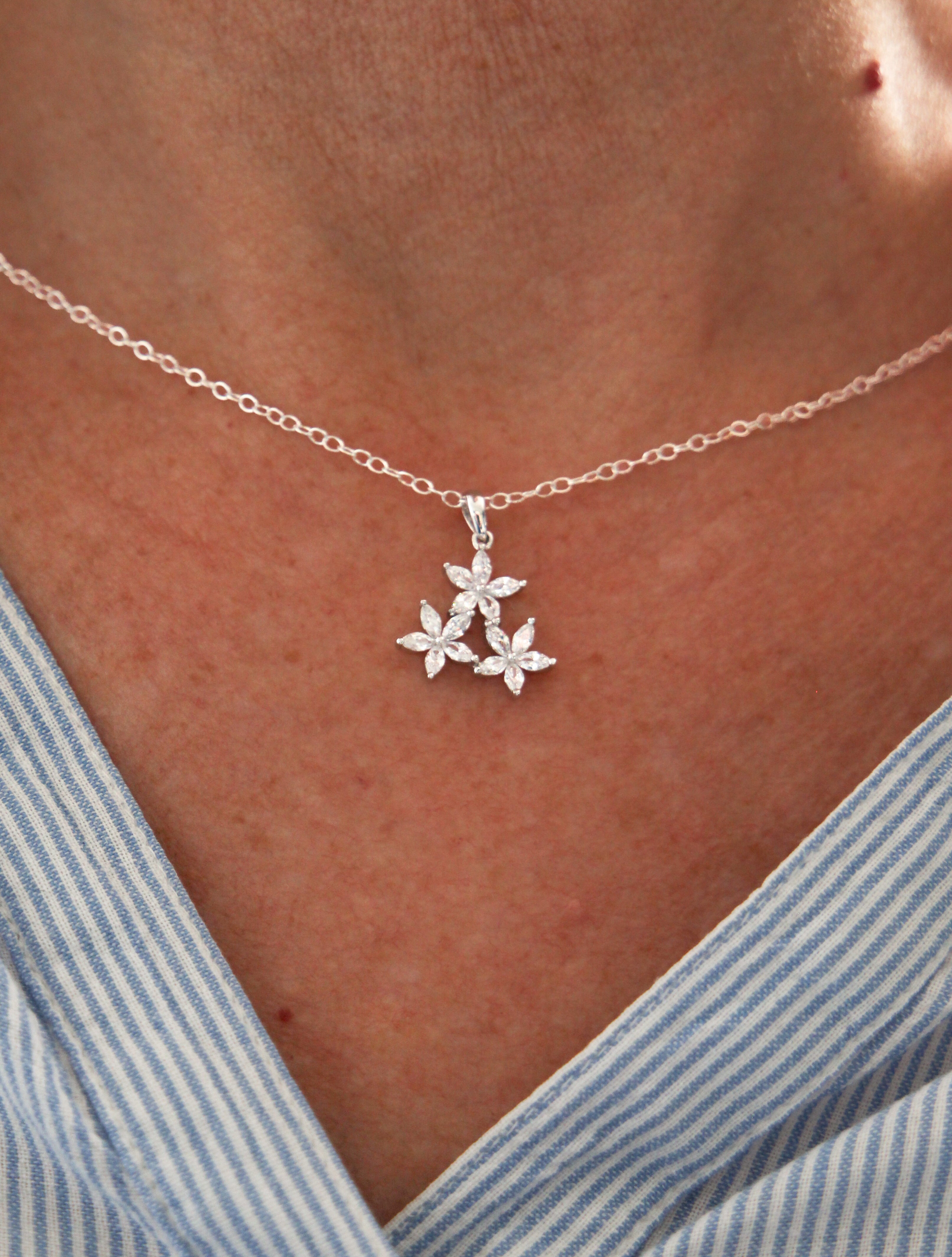 Trio Flower pendant Pendant in 925 Silver