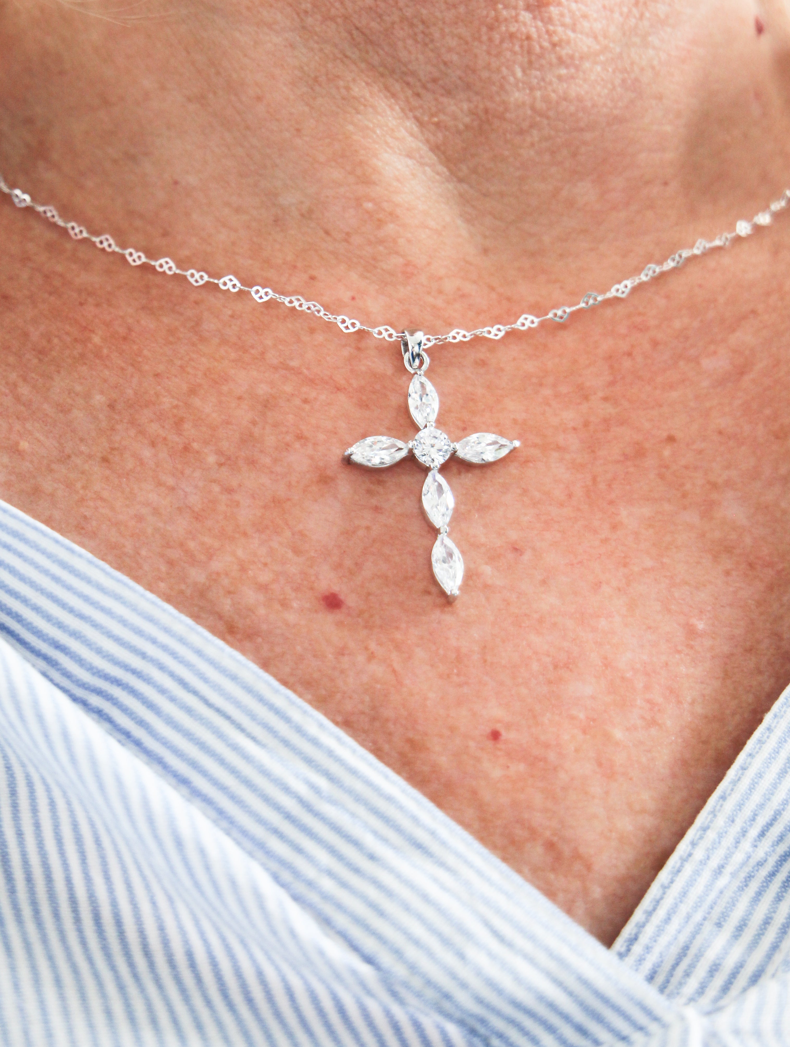 Sparkle Cross Pendant in 925 Silver