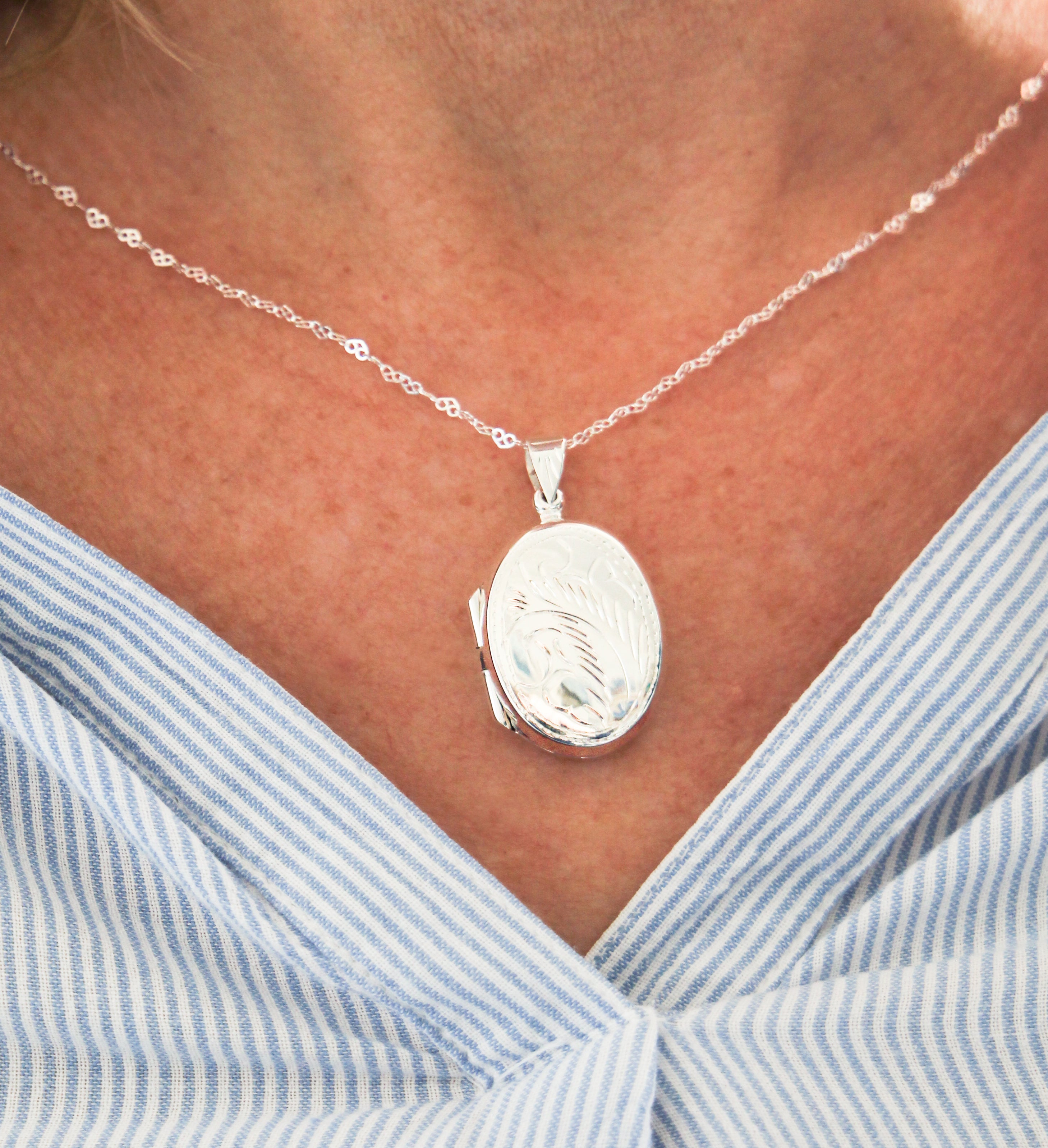 Engraved Oval Locket Pendant in 925 Silver