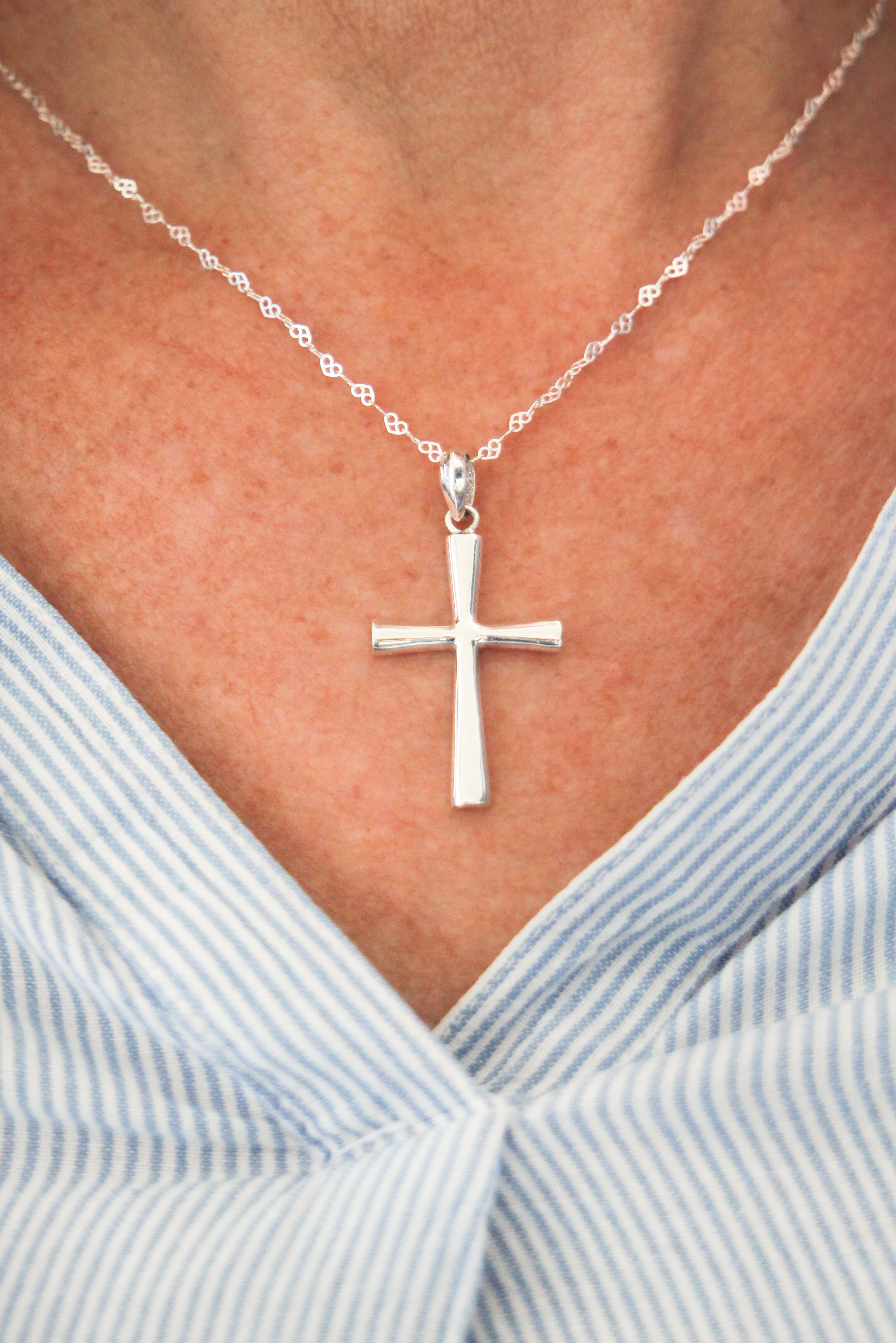 Classic Cross Pendant in 925 Silver