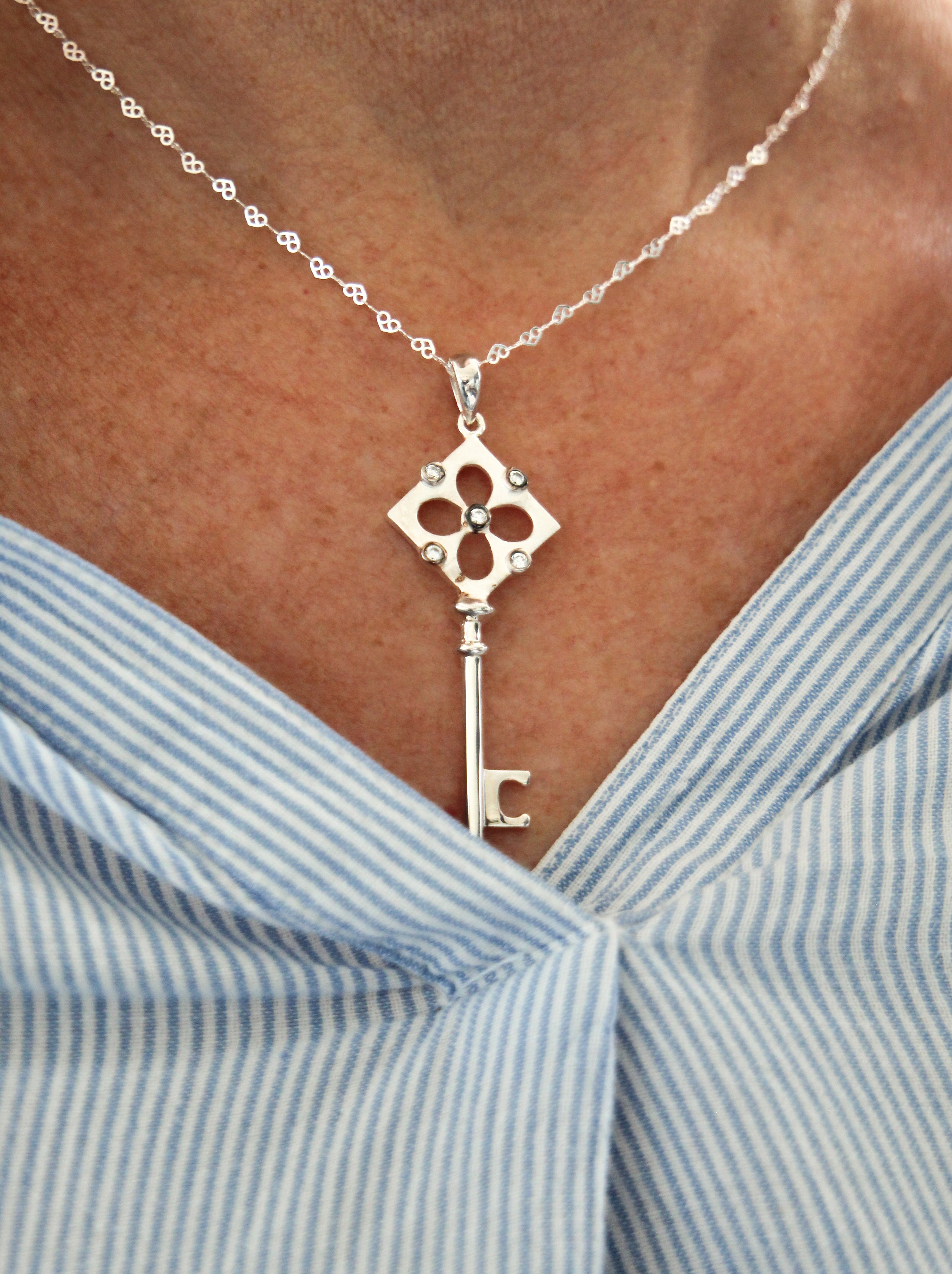 Ornate Key Pendant with Sparkling Stone Detail in 925 Silver