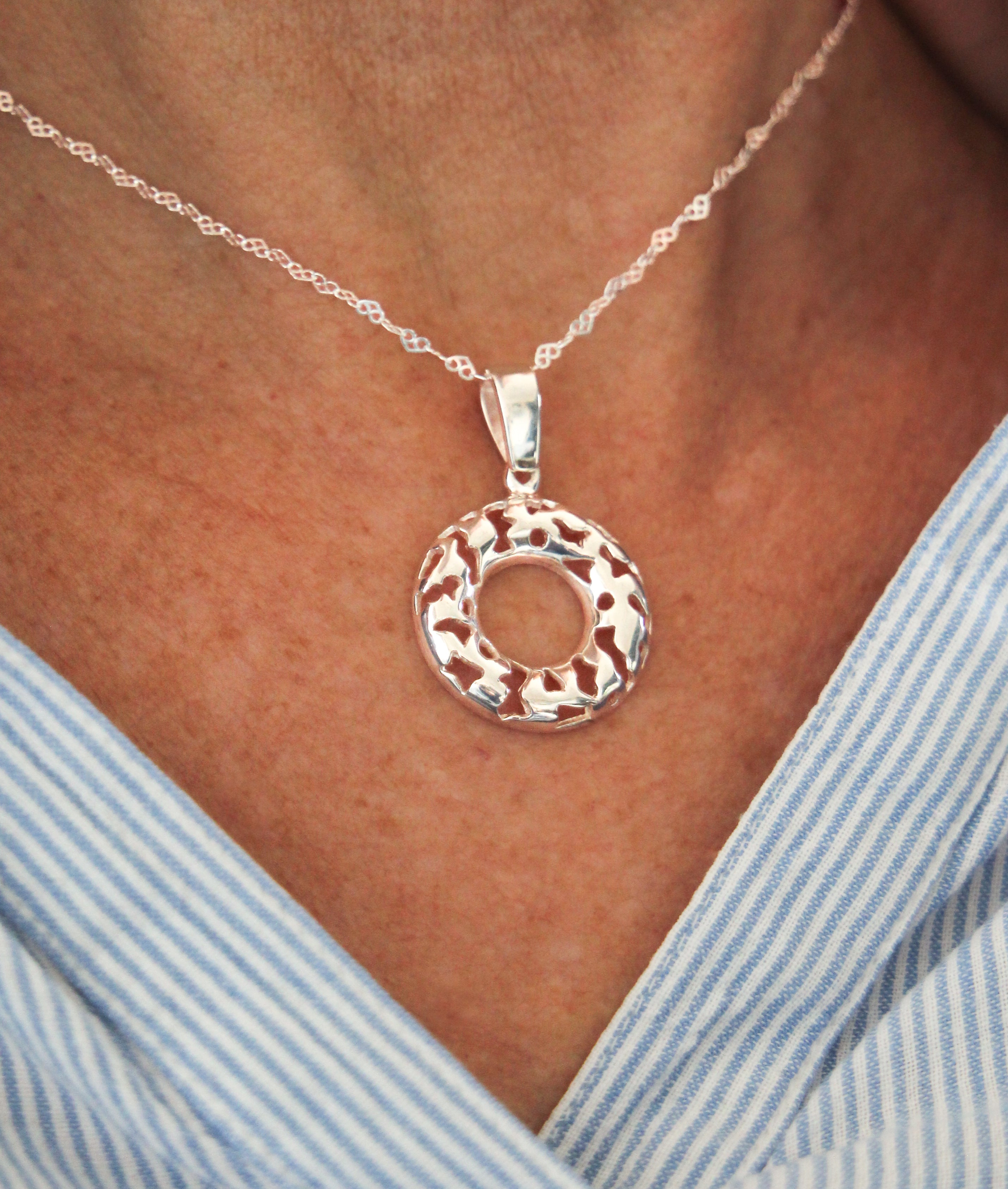 Cut-Out Donut Pendant in 925 Sterling Silver