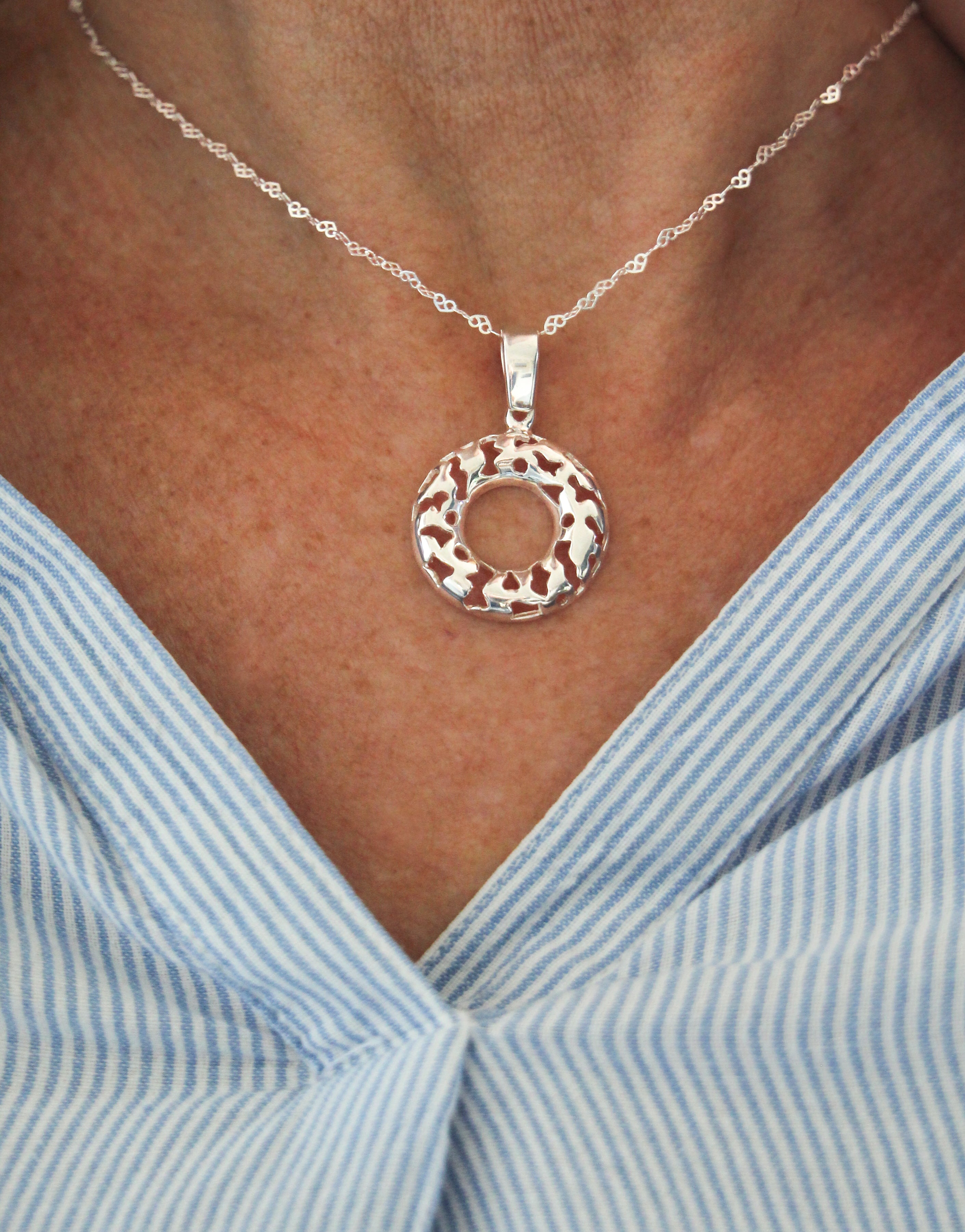 Cut-Out Donut Pendant in 925 Sterling Silver